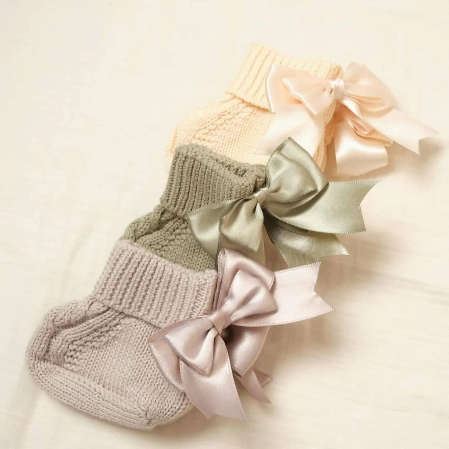 Bow-adorned socks