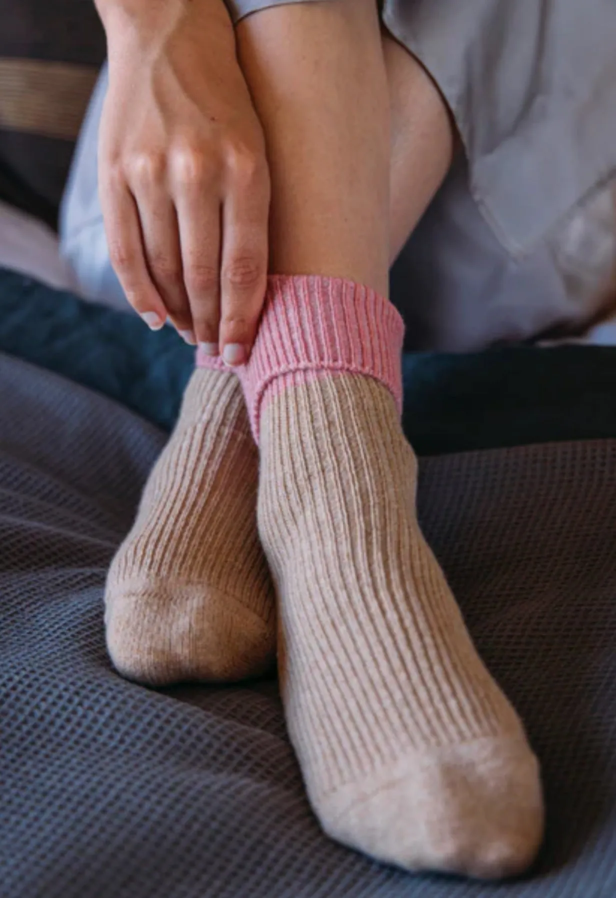 Cashmere Turnover Socks - Ivory & Lily Pink